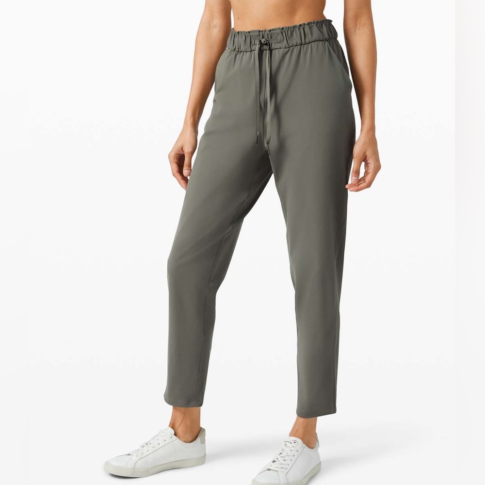 Lululemon Keep Moving Pant- Size 8 Grey Sage.